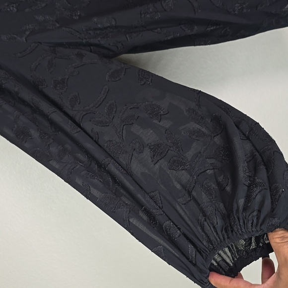 Cece collared neckline long puff sleeve clip dot pattern with texture look 1X. - Picture 7 of 9